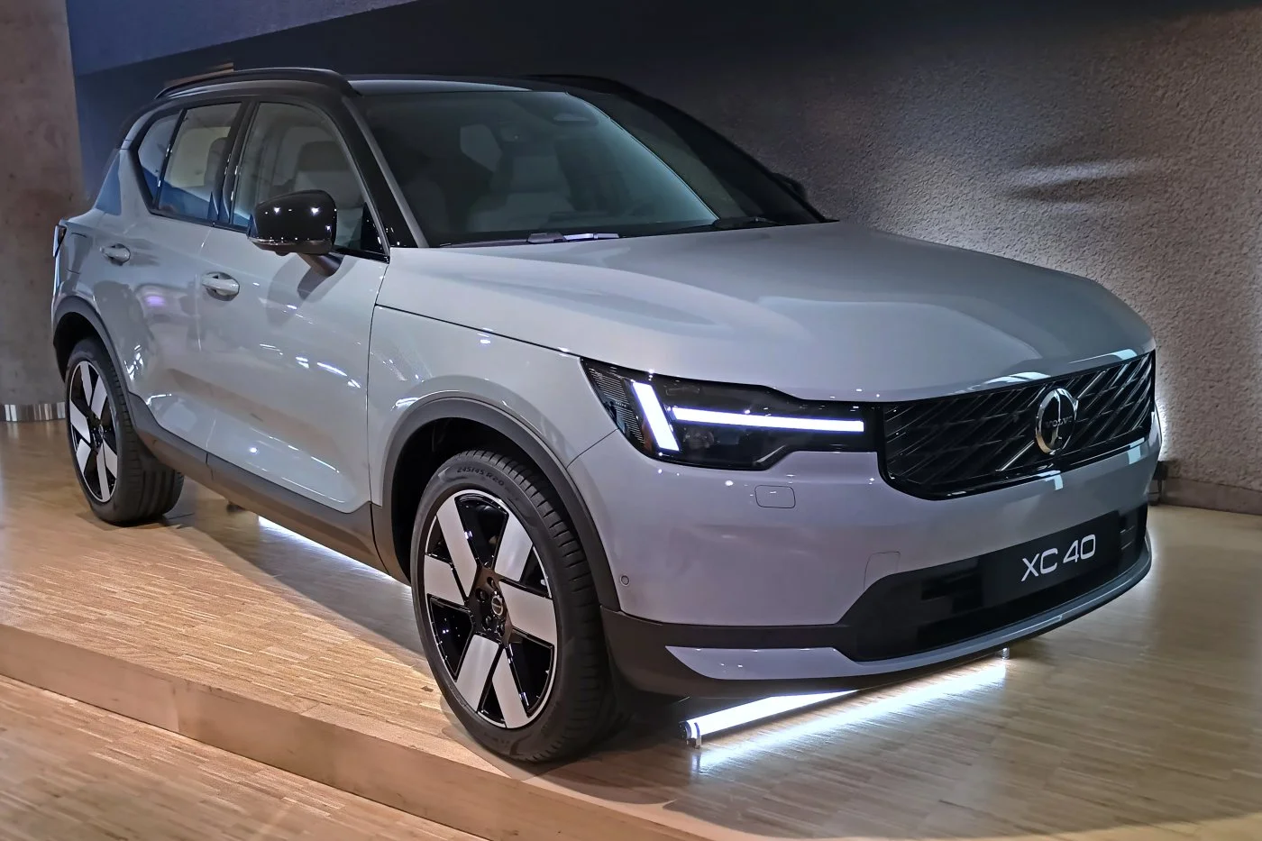https://cdn-ab.spidersweb.pl/2026/09/volvo-xc40-xc60-polska-premiera-18.jpg