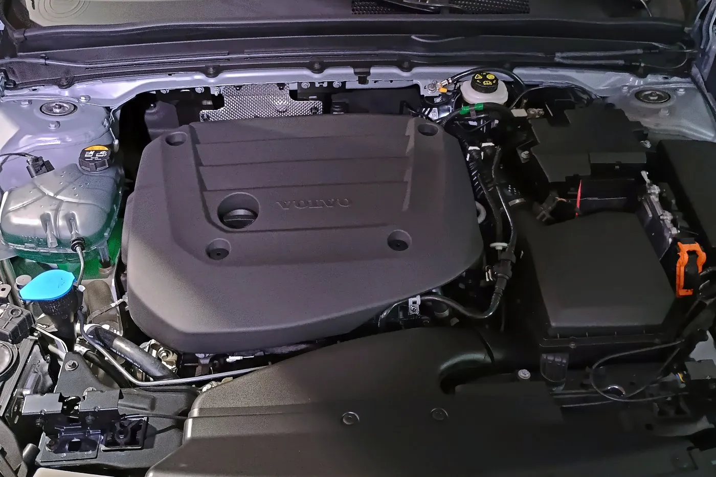 Volvo XC40 2027 - silnik