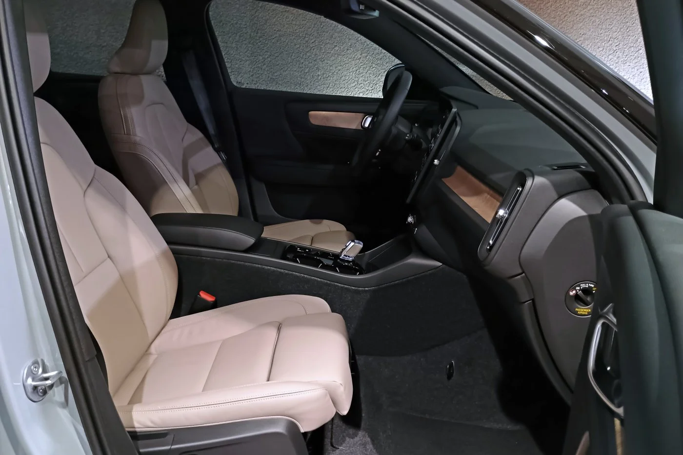 https://cdn-ab.spidersweb.pl/2026/09/volvo-xc40-xc60-polska-premiera-26.jpg