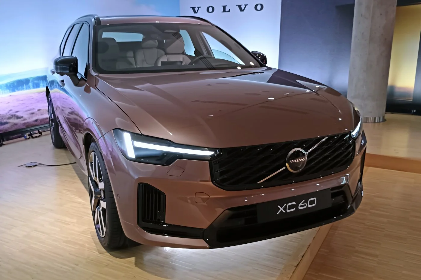 https://cdn-ab.spidersweb.pl/2026/09/volvo-xc40-xc60-polska-premiera-4.jpg