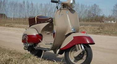 Możesz kupić radziecki skuter. Znajomym powiesz, że to Vespa