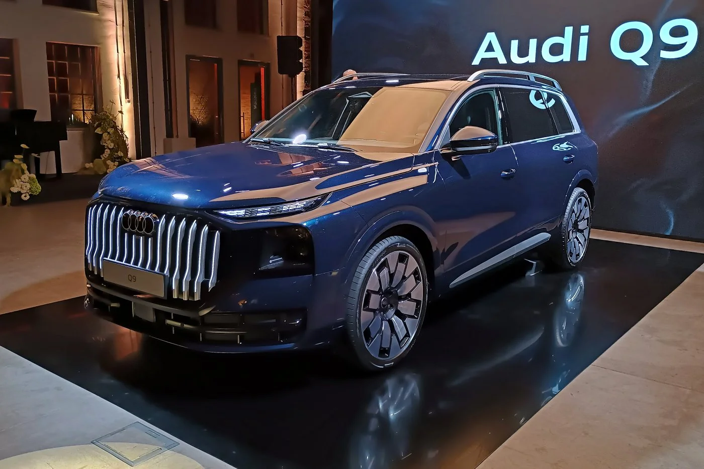 Audi Q9 - przód