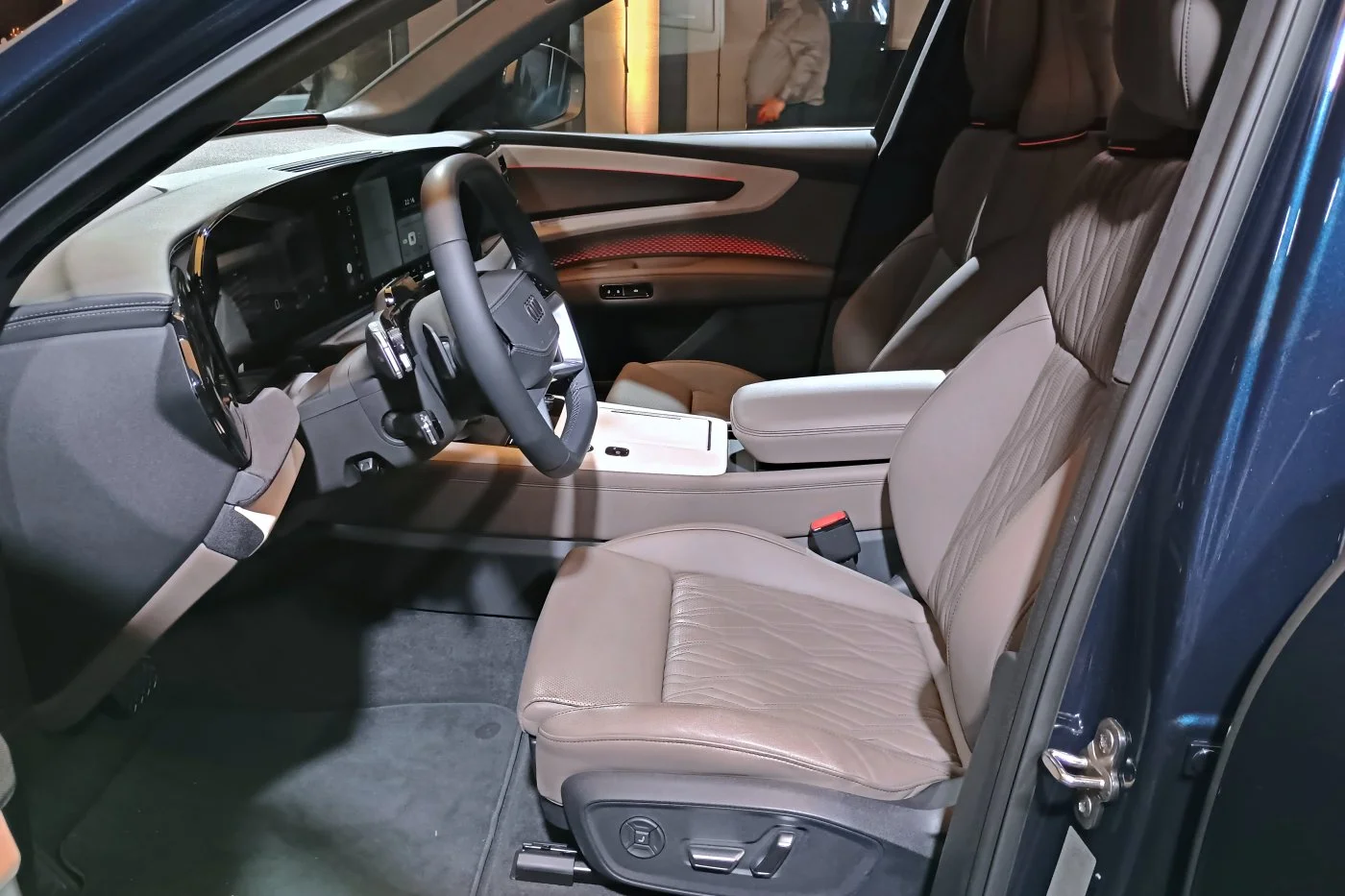 https://cdn-ab.spidersweb.pl/2026/10/audi-q9-polska-premiera-8.jpg