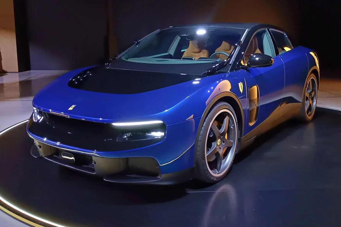https://cdn-ab.spidersweb.pl/2026/10/ferrari-luce-prezentacja-3.jpg