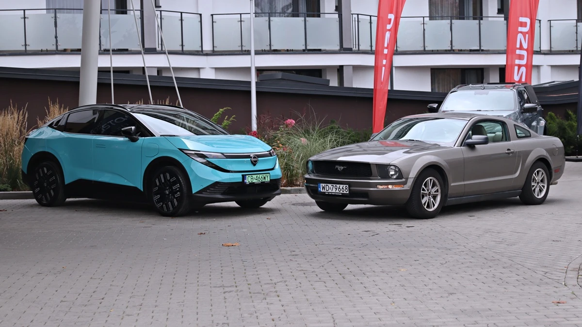 Nissan Leaf - Ford Mustang 