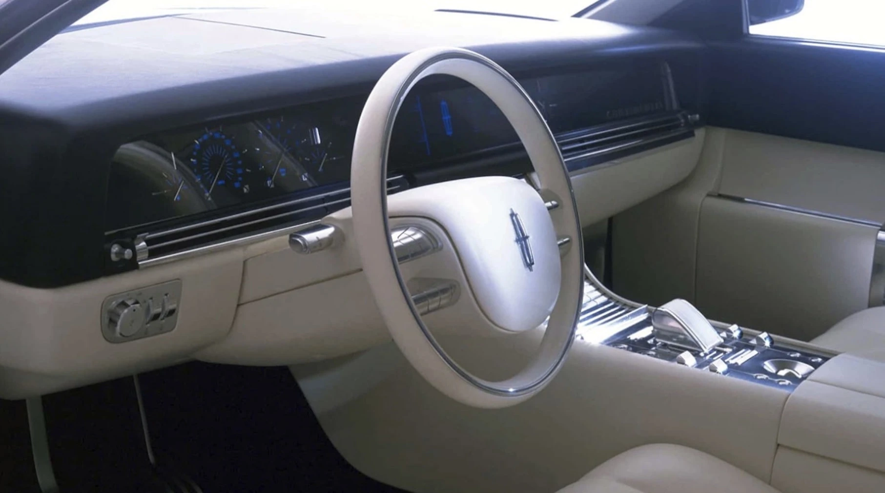 https://cdn-ab.spidersweb.pl/2026/10/lincoln-continental-2002-deska.jpg