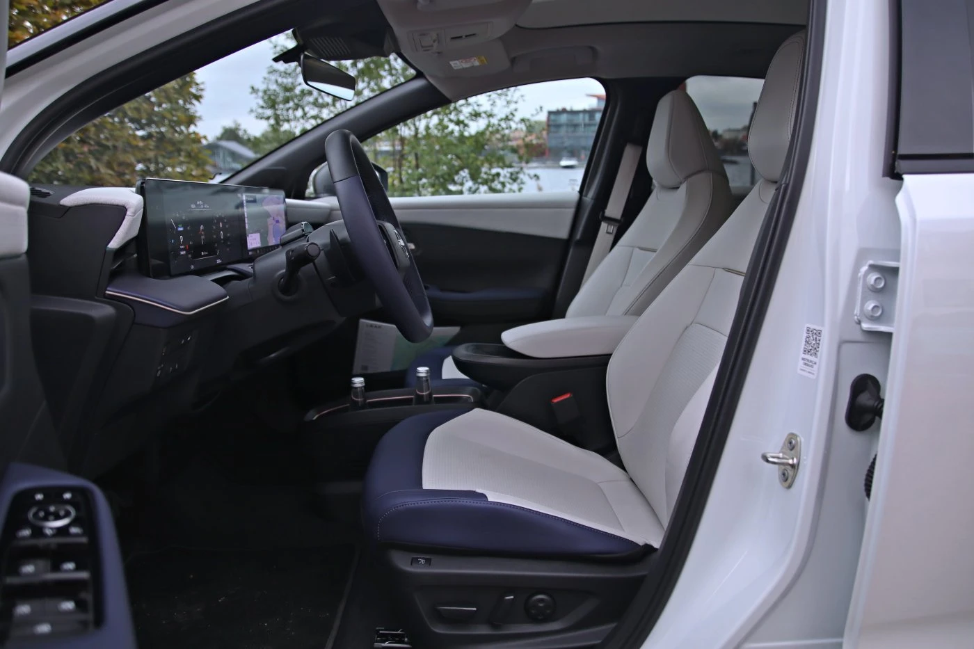 https://cdn-ab.spidersweb.pl/2026/10/nissan-leaf-2026-pierwsza-jazda-26.jpg