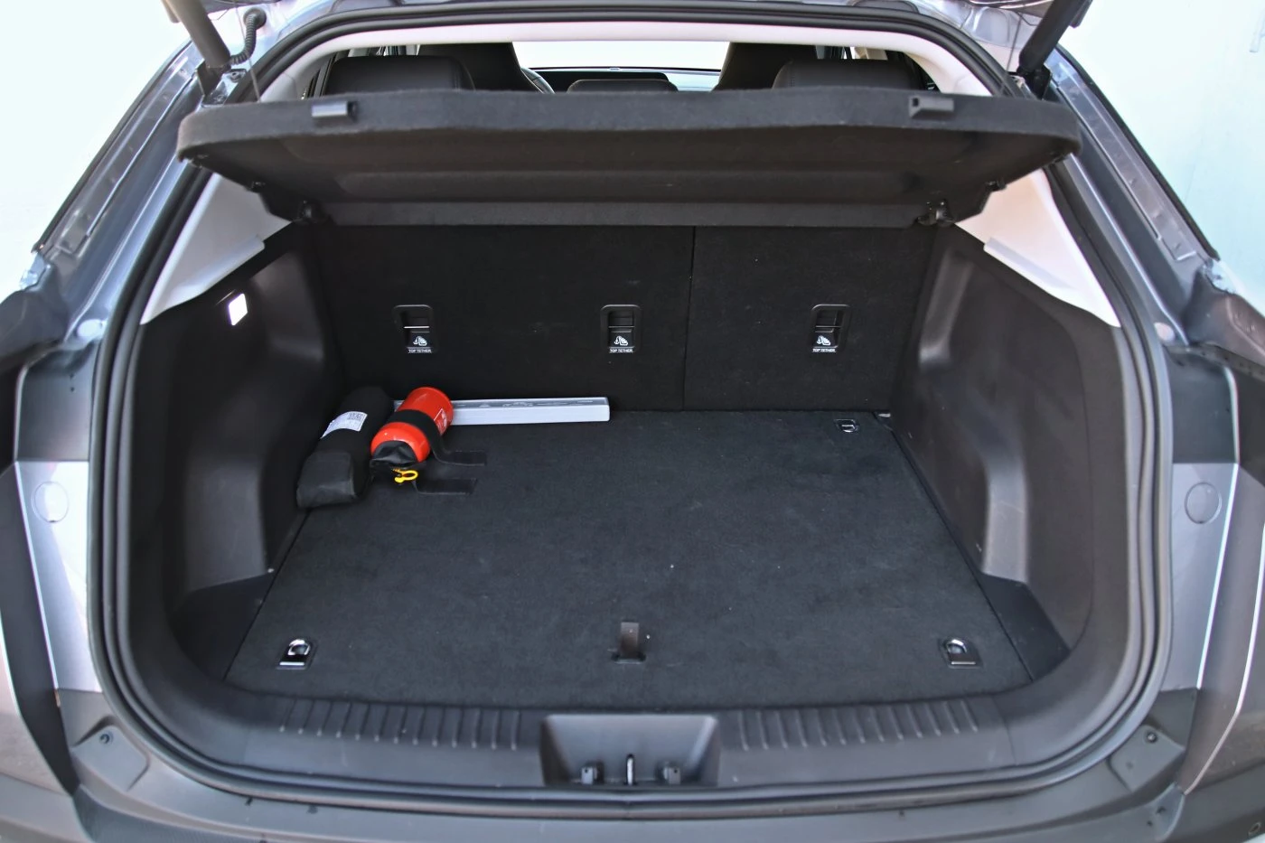 https://cdn-ab.spidersweb.pl/2026/10/omoda-5-hybrid-test-bagaznik1.jpg