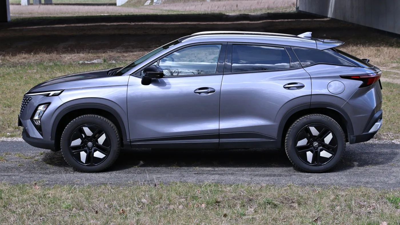Omoda 5 Hybrid - bok 