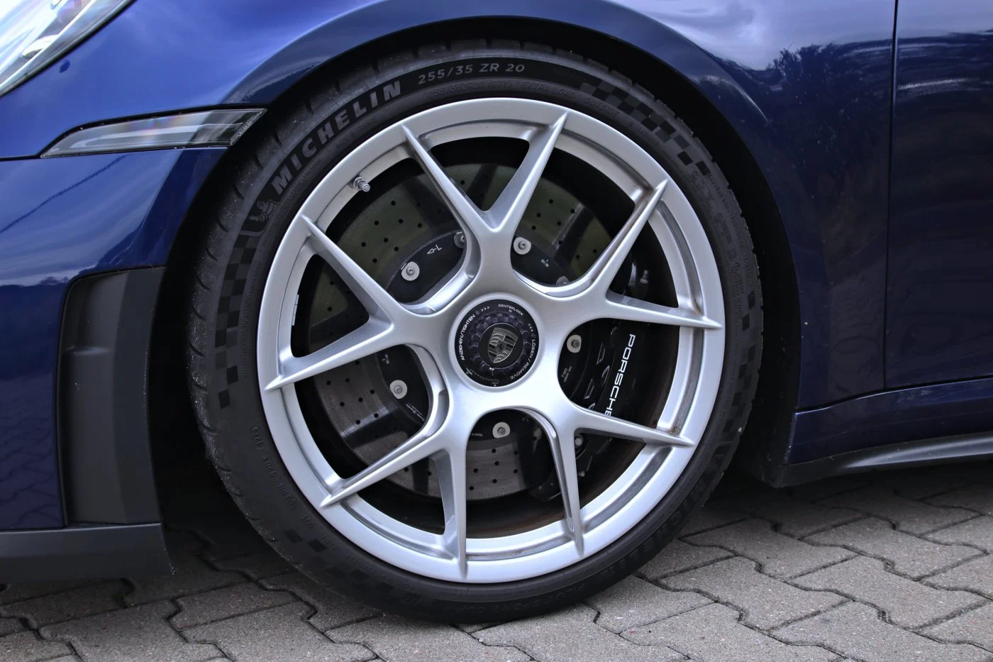 https://cdn-ab.spidersweb.pl/2026/10/porsche-911-gt3-touring-2026-test-detal1.jpg