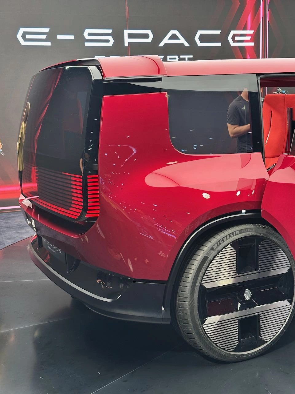 https://cdn-ab.spidersweb.pl/2026/10/renault-e-space-1.jpeg