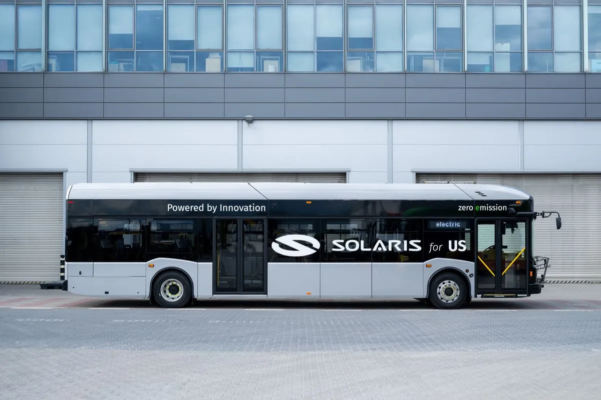 https://cdn-ab.spidersweb.pl/2026/10/solaris-urbino-40-bok.jpg