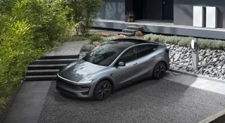 Tesla z nową funkcją. Przywieziesz darmowy prąd z pracy