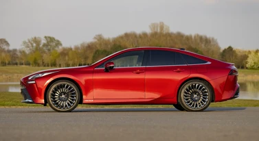 Duży sedan Toyoty za 122 900 zł. Idzie po rekord